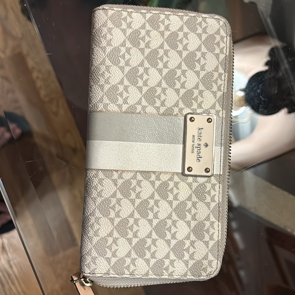 EUC Large Kate Spade zipper wallet gray/cream. - Picture 3 of 14